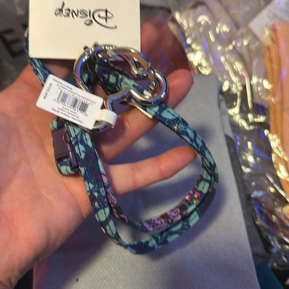 NWT Disney Vera Bradley breakaway lanyard - Picture 4 of 5